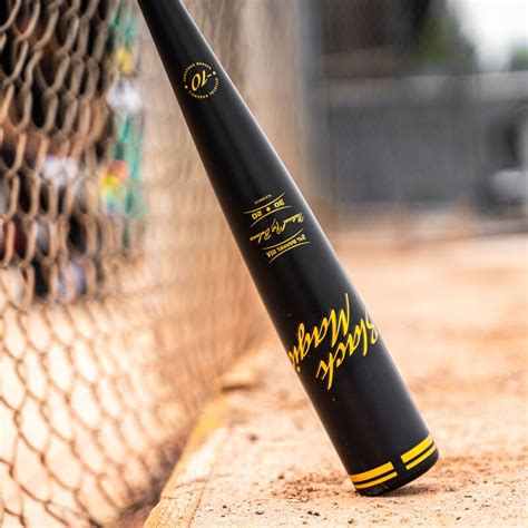 How the Easton Black Magic BBCOR Alloy Bat Outshines the Competition